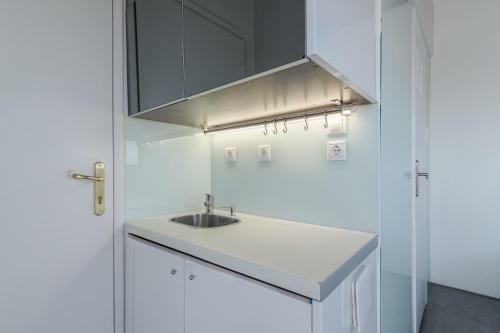 Apartment With Terrace In Piraeus