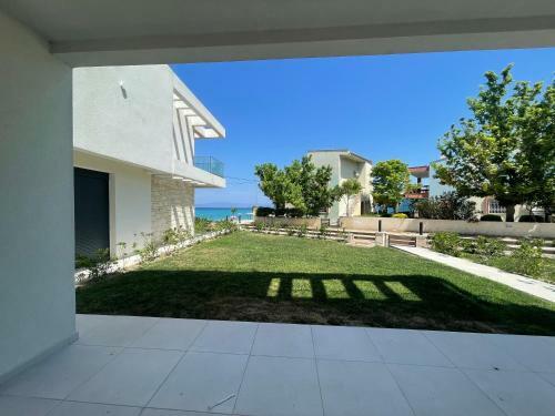 Villa Dahlia By The Sea