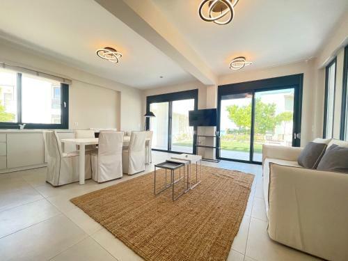 Villa Dahlia By The Sea