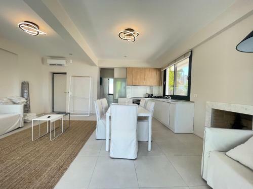 Villa Dahlia By The Sea