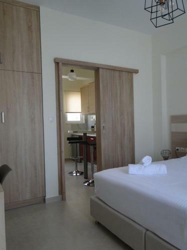 Chrysanthe's Apartments No2