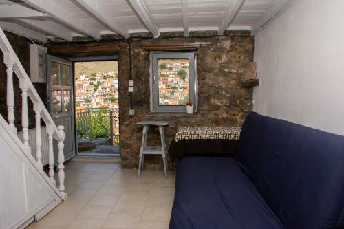 Caviro - Traditional Stone House In Chora