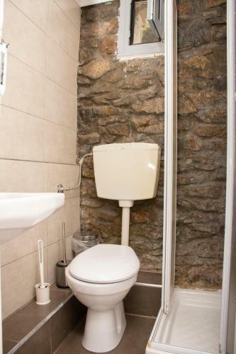 Caviro - Traditional Stone House In Chora
