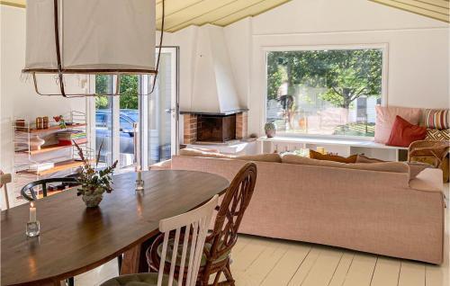 Awesome Home In Tr�sl�vsl�ge With 4 Bedrooms #269