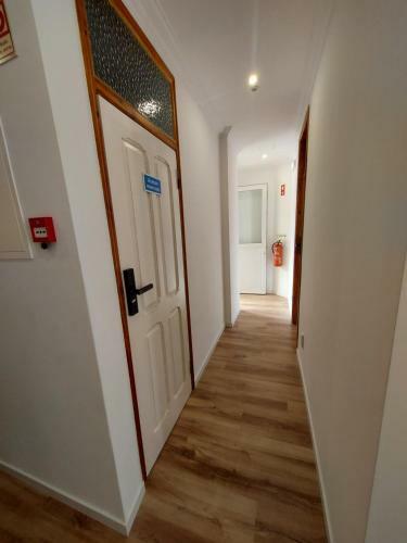 Hostal Wolley - Peniche Guesthouse