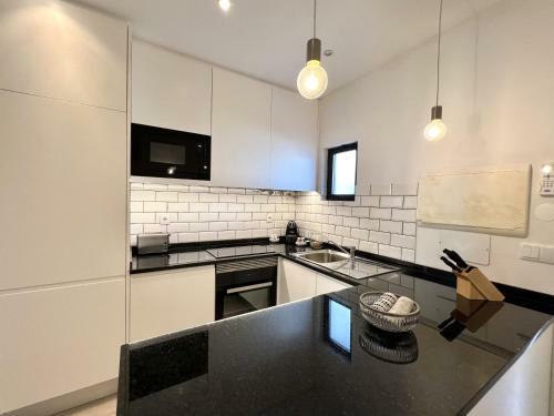 Beachside Apartment - With Pool By Hd Properties