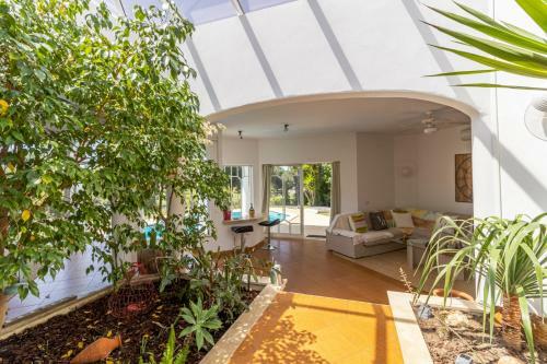 Villa With Pool And Golf View