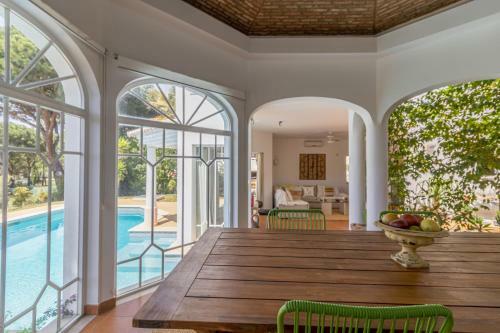 Villa With Pool And Golf View