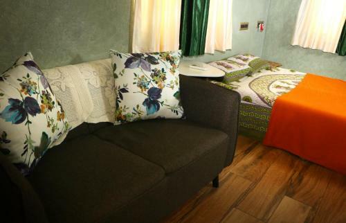 Penthouse 2bhk With Bathtub And Terrace