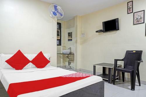 Oyo 90498 Hotel Golden Crown