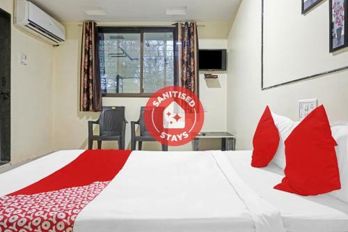 Oyo 90498 Hotel Golden Crown