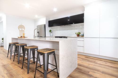 Spacious Family Home With Pool In Golden Beach