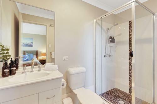 Pet Friendly 5 Br Family Home W Pool At Caloundra