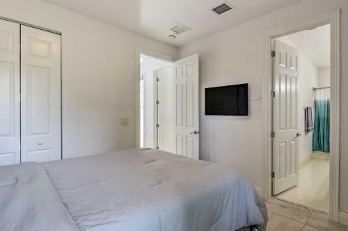Lakefront Miramar Retreat With Saltwater Pool!