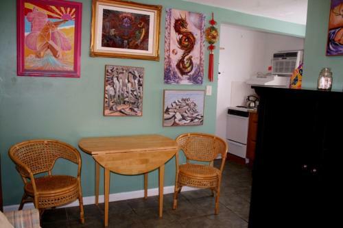 Moon Dreams Cottage - Pet Friendly