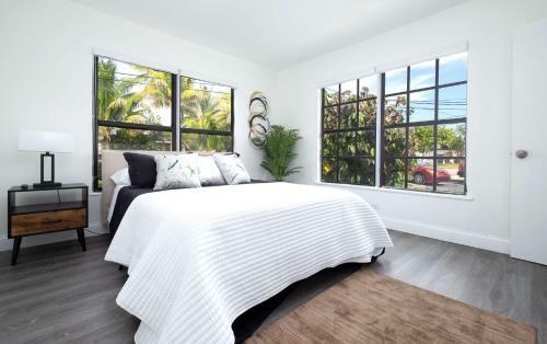 Cheerful 4 Bedroom Home With Huge Yard And Parking