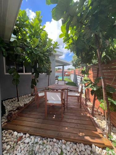 Beach House Bungalow With Pool North Miami Beach