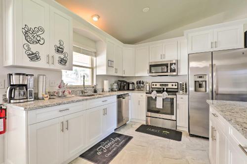 Charming N Fort Meyers Retreat Pool And Lanai!