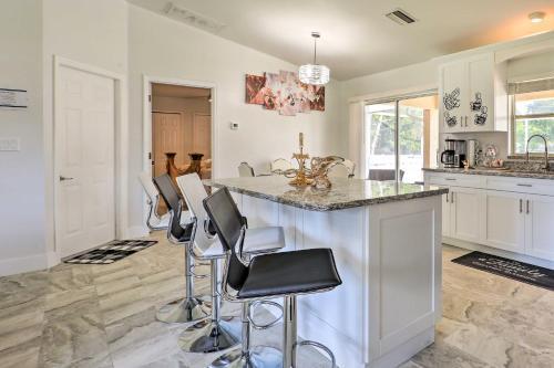 Charming N Fort Meyers Retreat Pool And Lanai!