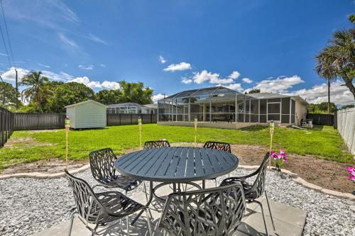 Charming N Fort Meyers Retreat Pool And Lanai!