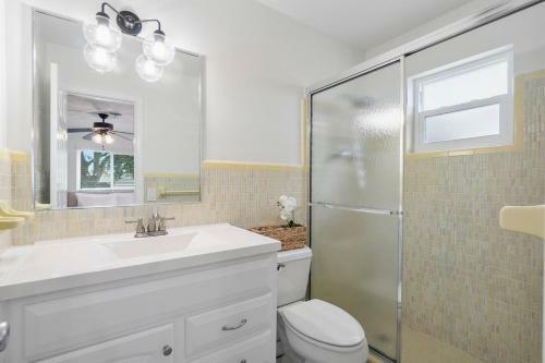 Chic Coastal - Heated Pool, Near Everything!