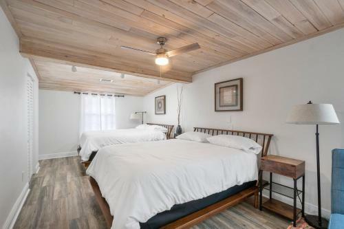 Chic Coastal - Heated Pool, Near Everything!