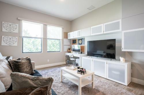 Luxurious Home With Optional Chauffer & Butler Service