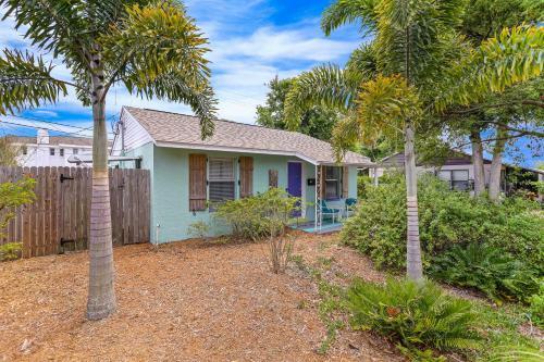 Rockledge Beach House With Screened-in Porch!