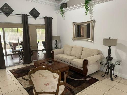 Rent Luxe 5 Star Villa 4 Bedroom Pool/bbq/