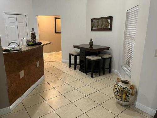 Rent Luxe 5 Star Villa 4 Bedroom Pool/bbq/
