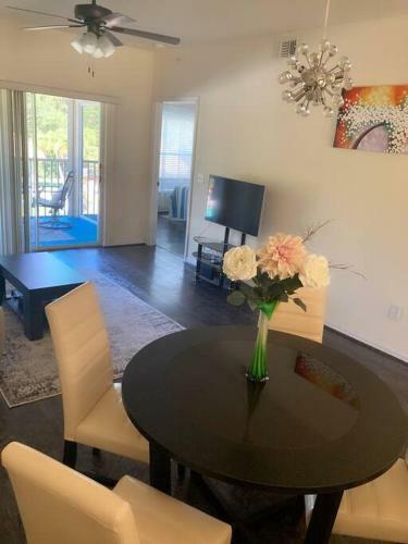 Apartamento Beautiful Pool View Condo