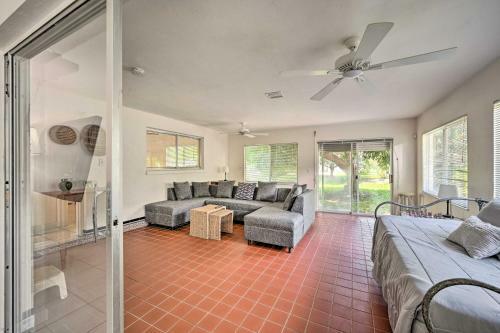 Bright Family Home, Walk To Vanderbilt Beach!