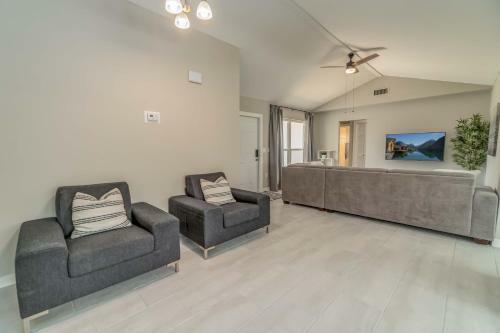 Florida Oasis - Private Dog Friendly Villa With Solar Pool - Sleeps 6