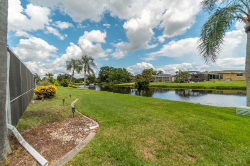 Florida Oasis - Private Dog Friendly Villa With Solar Pool - Sleeps 6