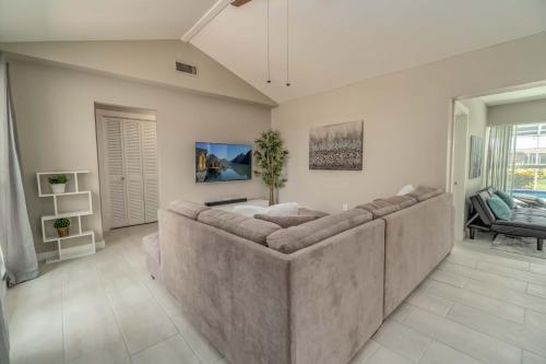 Florida Oasis - Private Dog Friendly Villa With Solar Pool - Sleeps 6
