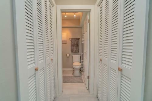 Florida Oasis - Private Dog Friendly Villa With Solar Pool - Sleeps 6