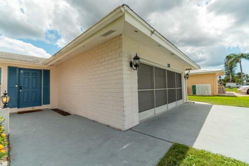 Florida Oasis - Private Dog Friendly Villa With Solar Pool - Sleeps 6