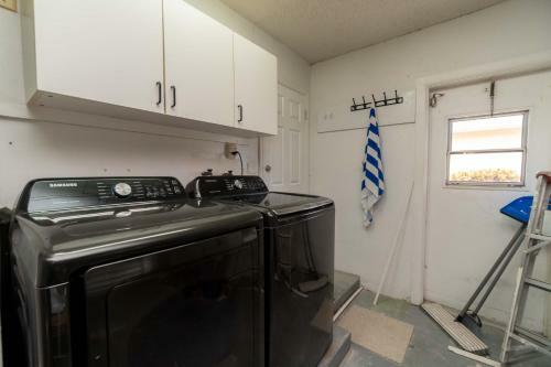 Florida Oasis - Private Dog Friendly Villa With Solar Pool - Sleeps 6