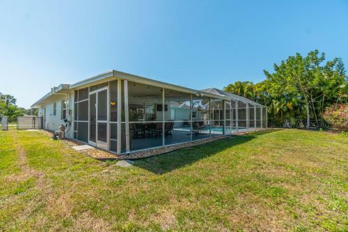 Golf Retreat - Private Dog Friendly Villa With Heated Pool - Sleeps 6