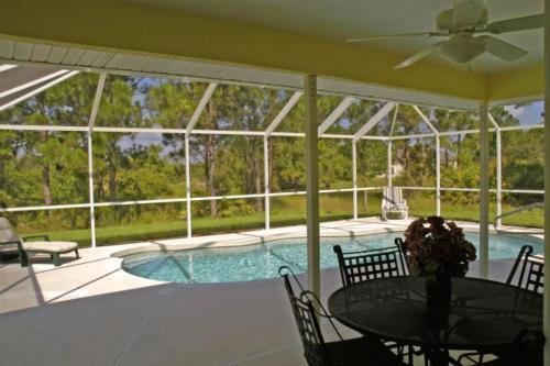 Sunset Pines - Private Dog Friendly Villa With Heated Pool - Sleeps 6