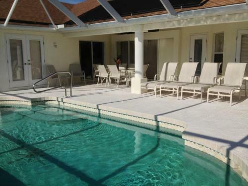Broad Key Villa - Private Villa With Heated Pool And Spa - Sleeps 8