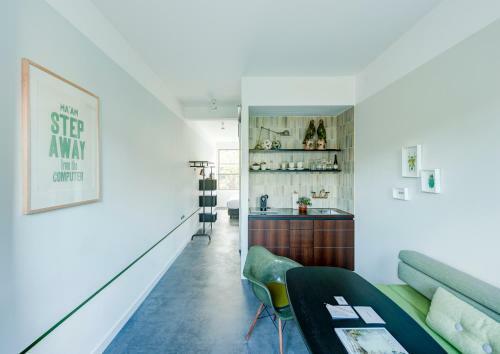 Bed & Breakfast Stout & Co.