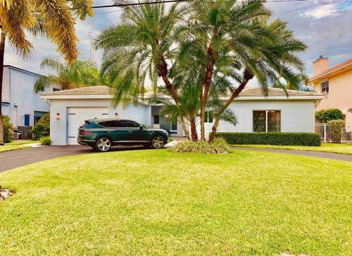 Waterfront New Home With Pool/jacuzzi & Boat Dock