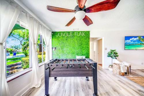 Chique Pool And Tiki Resort