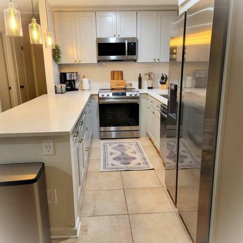 New! Perfect Vacation Home With Pool Near Beaches