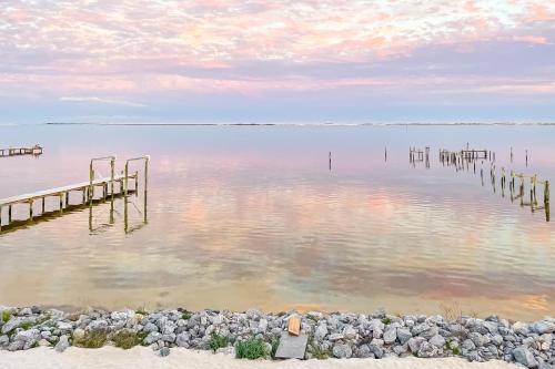 Beach House On The Bay