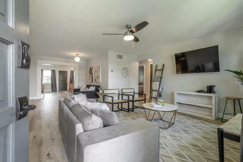 Fully Renovated Seminole Resort Style Home