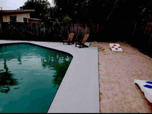 Family Friendly W/pool. 5 Miles To Madeira Beach