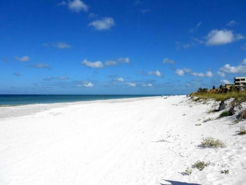 Family Friendly W/pool. 5 Miles To Madeira Beach