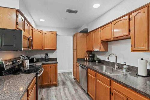 Family Friendly W/pool. 5 Miles To Madeira Beach